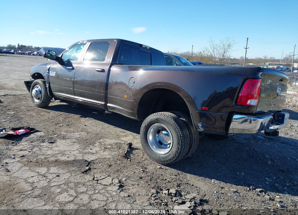 2017 RAM 3500 SLT  4X4 8' BOX VIN: 3C63RRHLXHG766824
