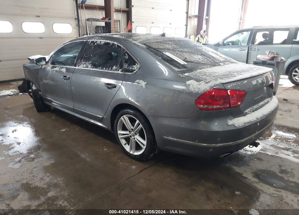 2015 VOLKSWAGEN PASSAT 2.0L TDI SEL PREMIUM VIN: 1VWCV7A31FC019211