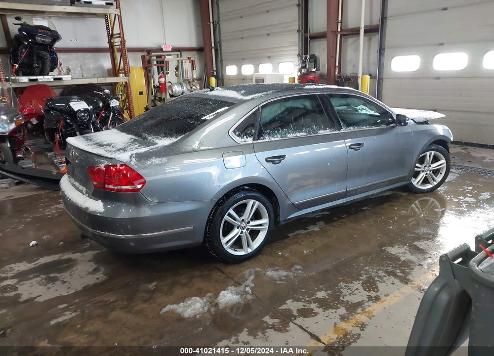 2015 VOLKSWAGEN PASSAT 2.0L TDI SEL PREMIUM VIN: 1VWCV7A31FC019211
