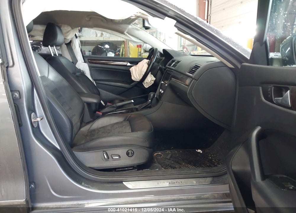 2015 VOLKSWAGEN PASSAT 2.0L TDI SEL PREMIUM VIN: 1VWCV7A31FC019211