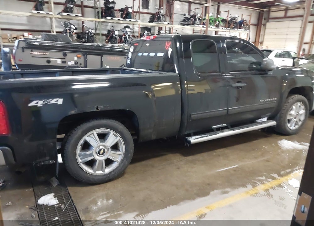 2013 CHEVROLET SILVERADO 1500 LT VIN: 1GCRKSE75DZ325702