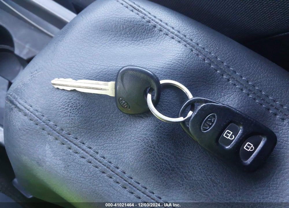 2011 KIA SPORTAGE LX VIN: KNDPBCA24B7048332