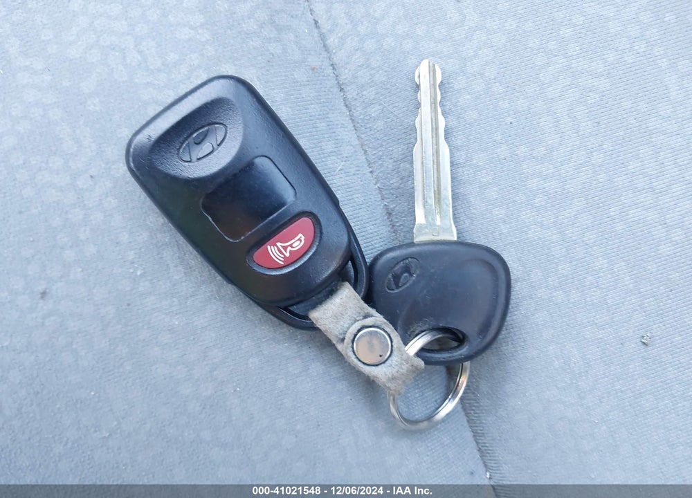 2010 HYUNDAI ELANTRA GLS VIN: KMHDU4AD8AU115630
