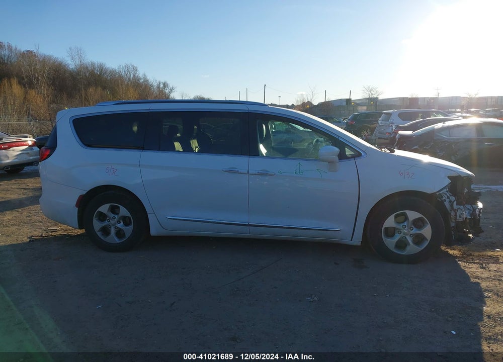 2017 CHRYSLER PACIFICA TOURING L PLUS VIN: 2C4RC1EG7HR628858