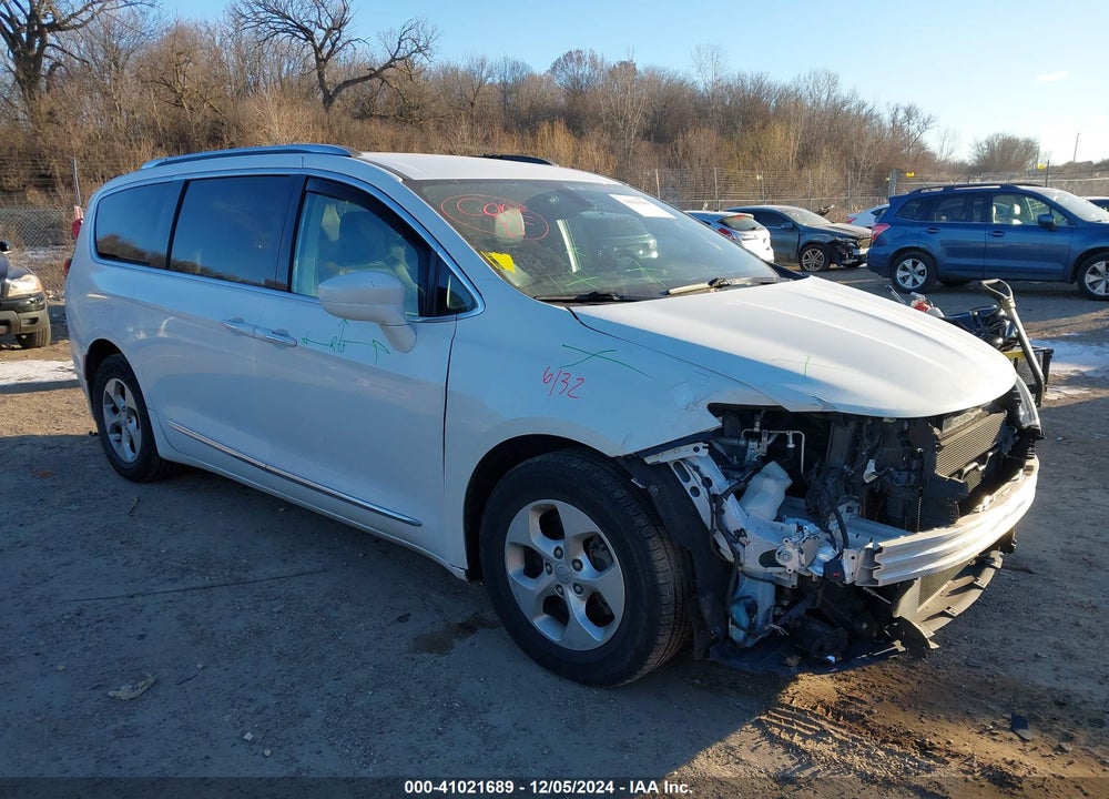 2017 CHRYSLER PACIFICA TOURING L PLUS VIN: 2C4RC1EG7HR628858