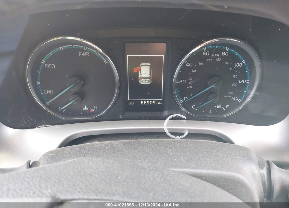 2017 TOYOTA RAV4 HYBRID XLE VIN: JTMRJREV8HD111817