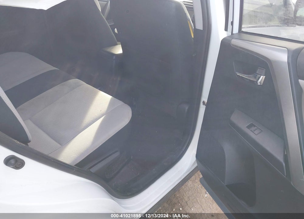 2017 TOYOTA RAV4 HYBRID XLE VIN: JTMRJREV8HD111817