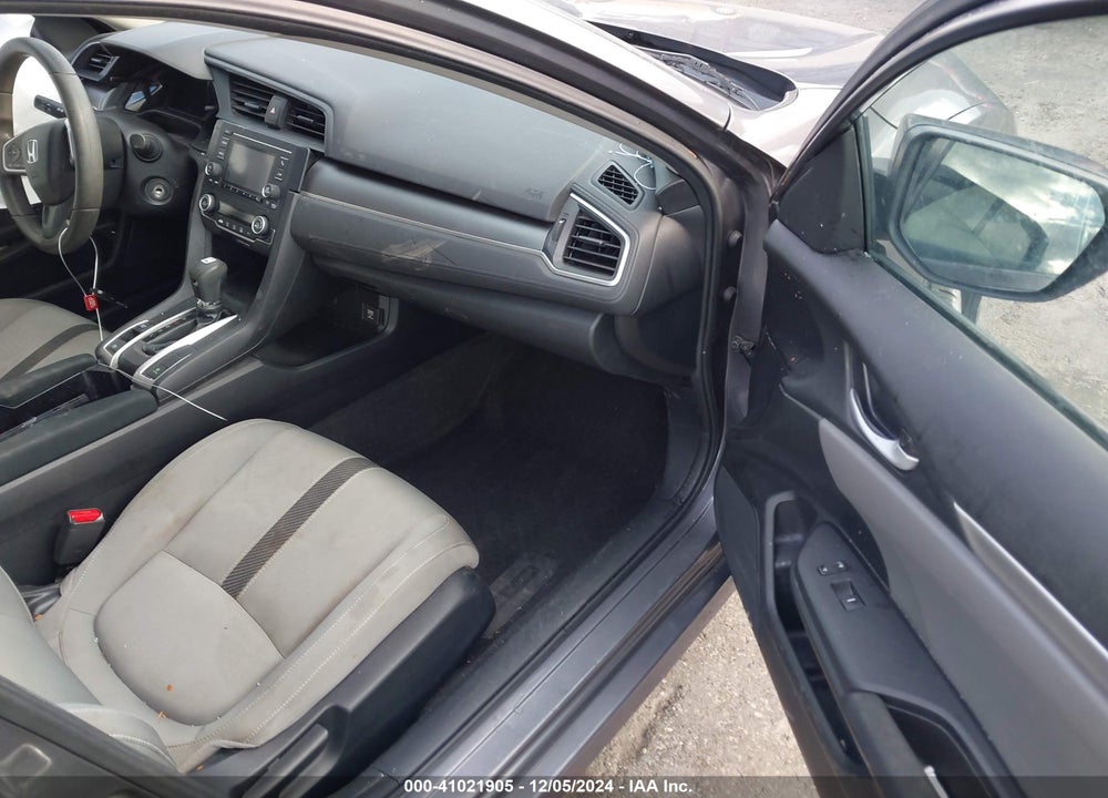 2018 HONDA CIVIC LX VIN: 2HGFC2F5XJH593977