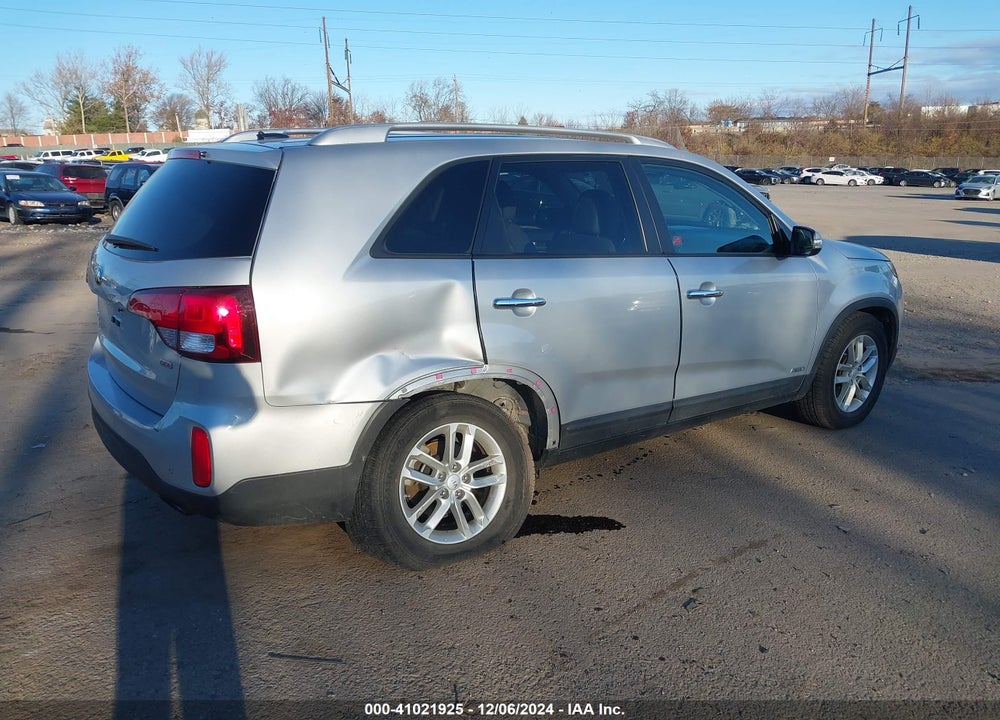 2015 KIA SORENTO LX VIN: 5XYKTCA68FG560937