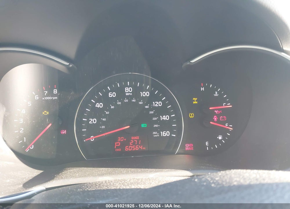 2015 KIA SORENTO LX VIN: 5XYKTCA68FG560937