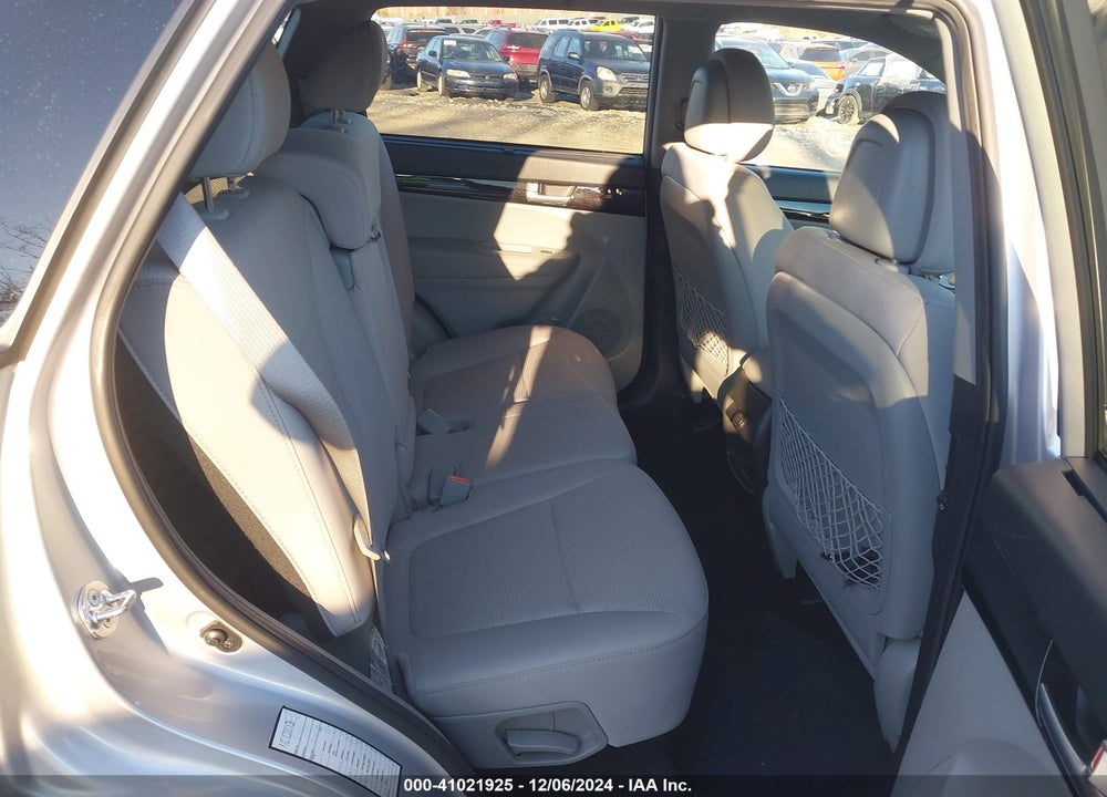 2015 KIA SORENTO LX VIN: 5XYKTCA68FG560937