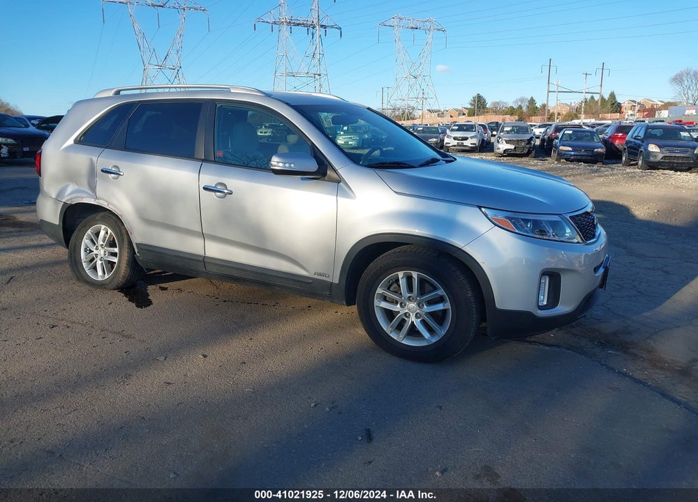 2015 KIA SORENTO LX VIN: 5XYKTCA68FG560937