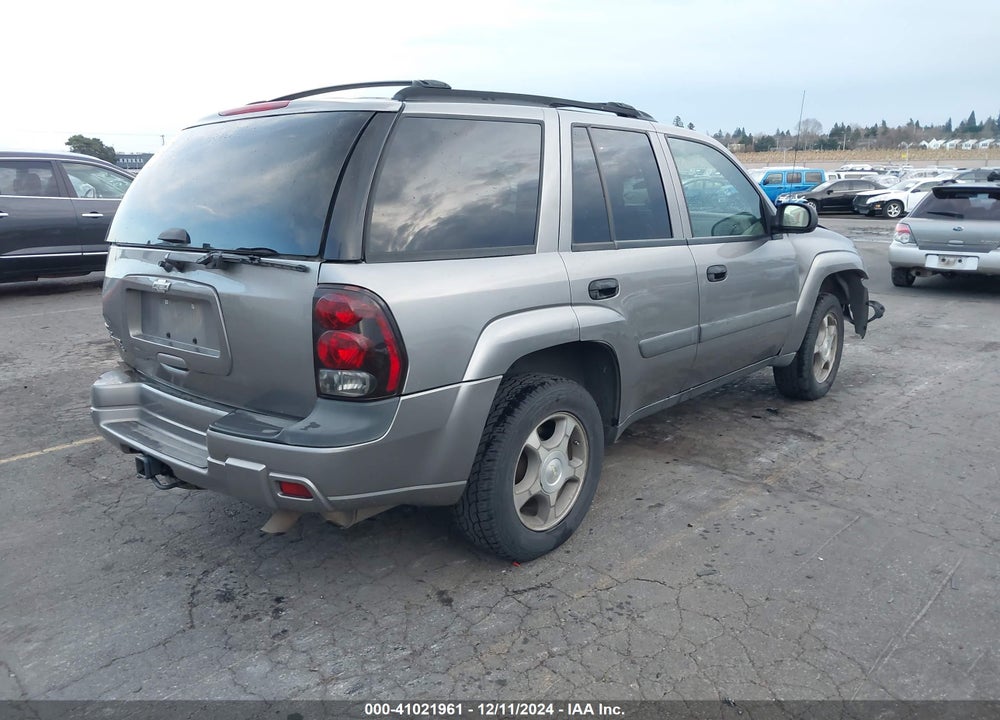 2005 CHEVROLET TRAILBLAZER LS VIN: 1GNDT13S852230156