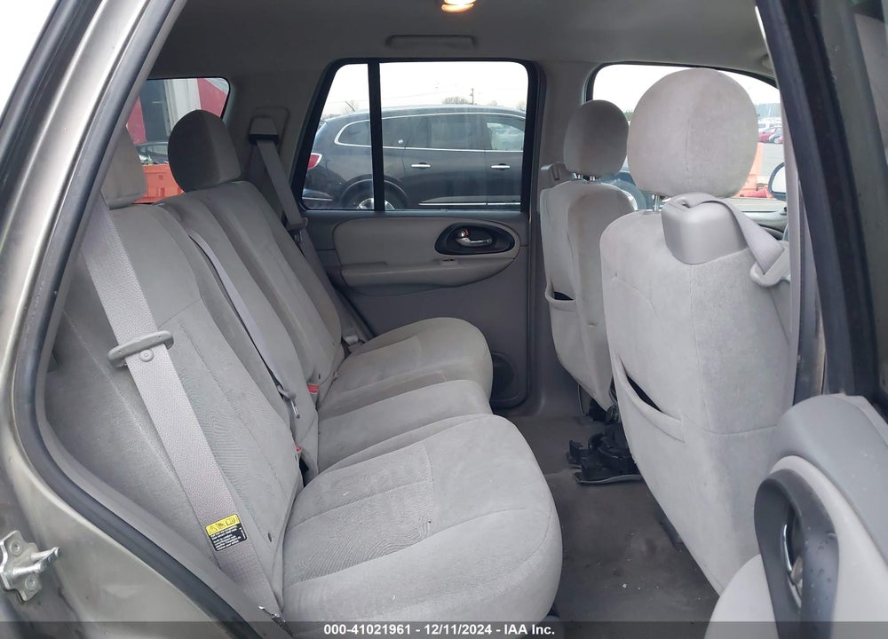 2005 CHEVROLET TRAILBLAZER LS VIN: 1GNDT13S852230156