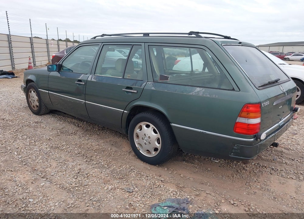 1995 MERCEDES-BENZ E 320 VIN: WDBEA92E9SF305852