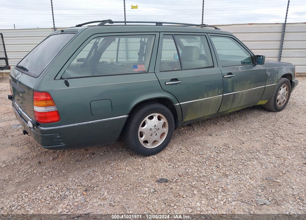 1995 MERCEDES-BENZ E 320 VIN: WDBEA92E9SF305852