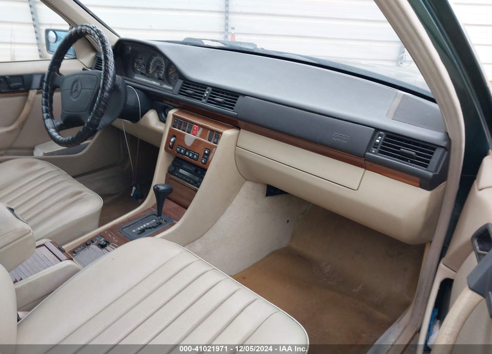 1995 MERCEDES-BENZ E 320 VIN: WDBEA92E9SF305852
