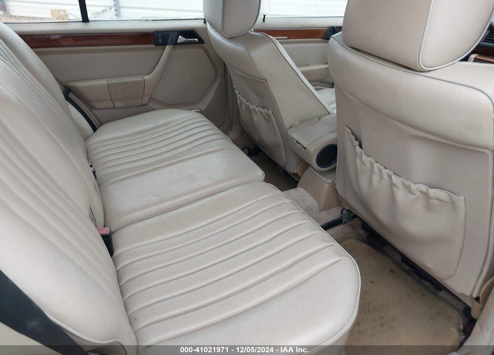 1995 MERCEDES-BENZ E 320 VIN: WDBEA92E9SF305852