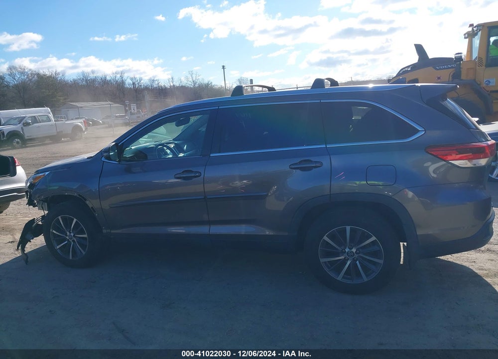 2019 TOYOTA HIGHLANDER XLE VIN: 5TDJZRFH8KS921815