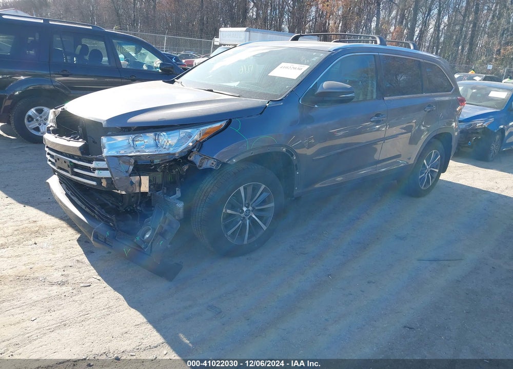 2019 TOYOTA HIGHLANDER XLE VIN: 5TDJZRFH8KS921815