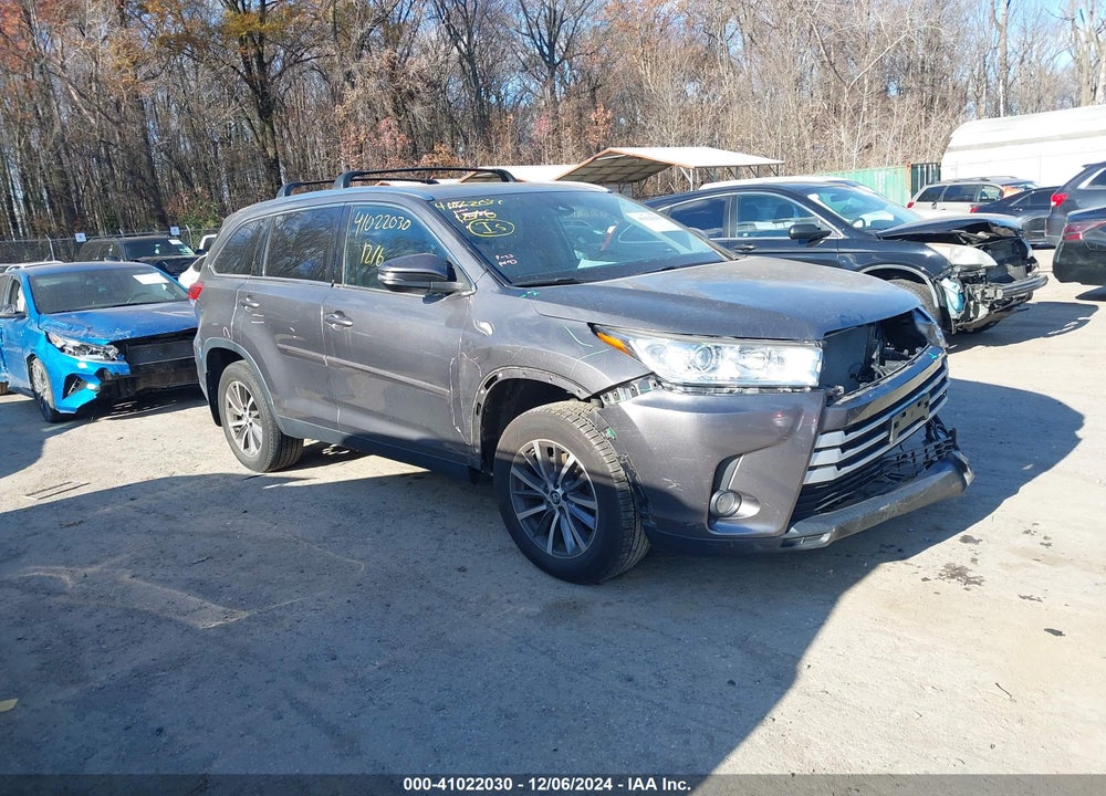 2019 TOYOTA HIGHLANDER XLE VIN: 5TDJZRFH8KS921815