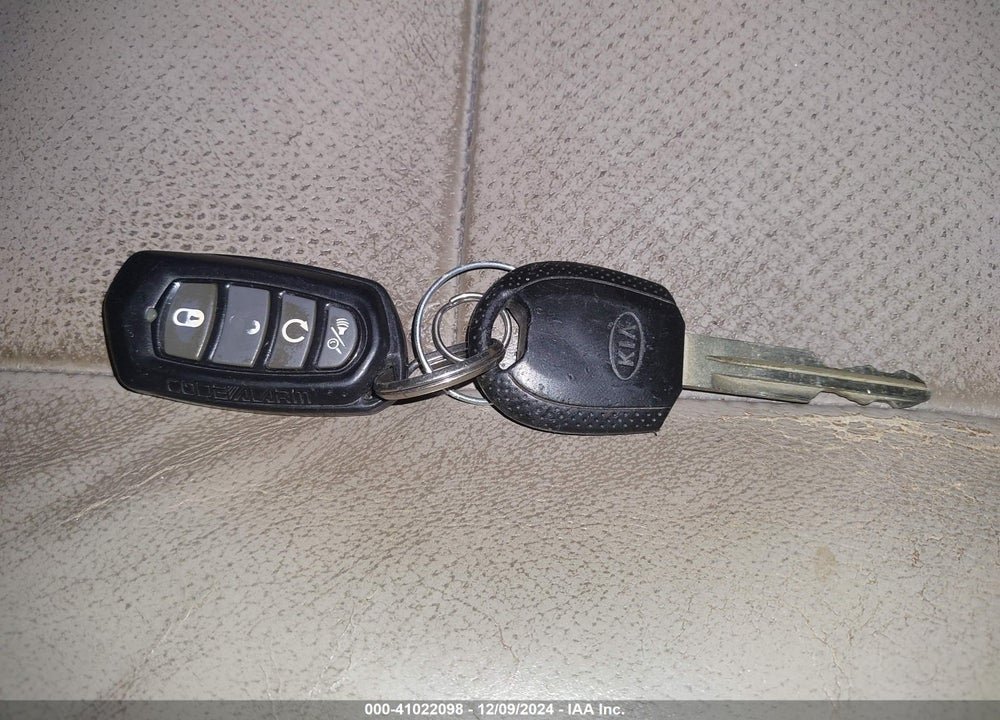 2005 KIA SORENTO EX/LX VIN: KNDJC733855447406