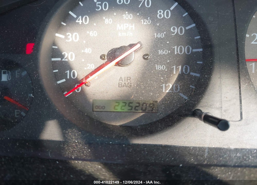 2000 INFINITI QX4 VIN: JNRAR07Y5YW083844