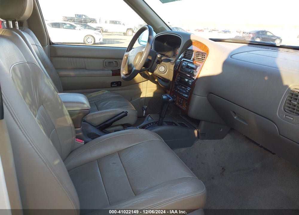 2000 INFINITI QX4 VIN: JNRAR07Y5YW083844