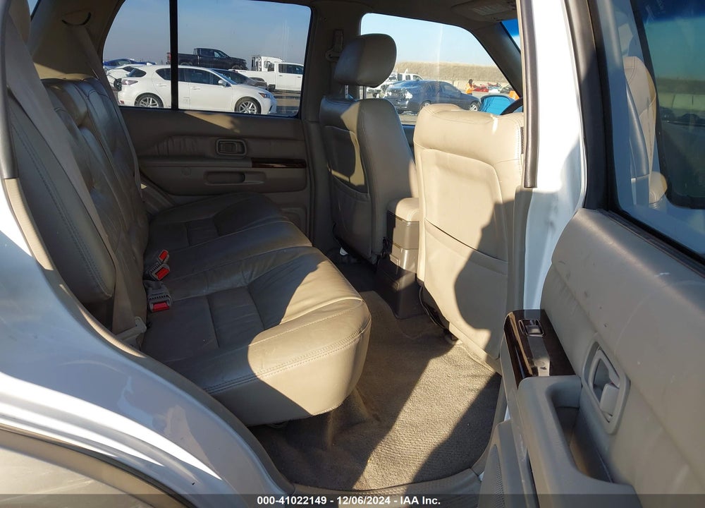 2000 INFINITI QX4 VIN: JNRAR07Y5YW083844
