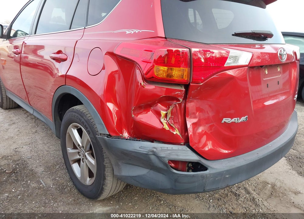 2015 TOYOTA RAV4 XLE VIN: 2T3WFREV7FW185878
