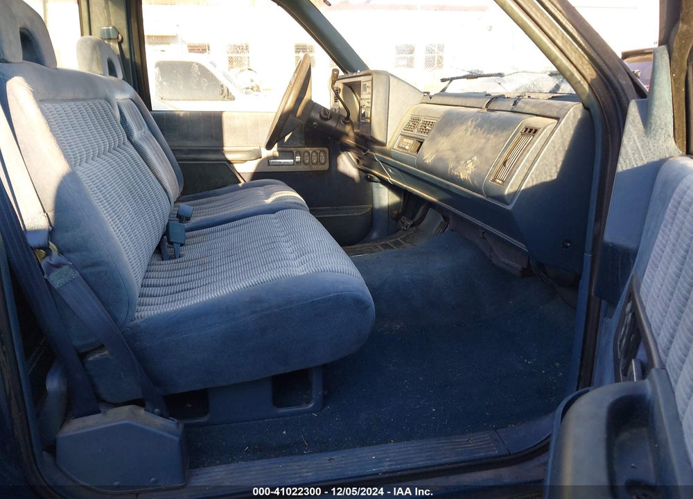 1992 CHEVROLET GMT-400 C1500 VIN: 1GCEC14K8NE161740