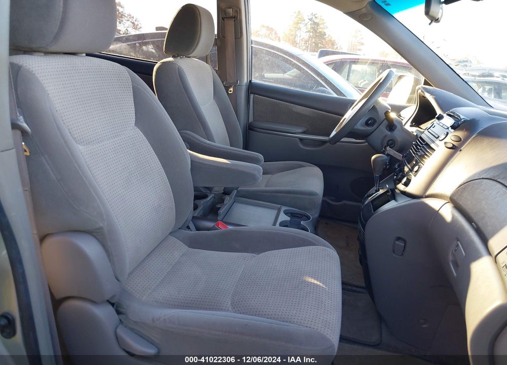 2010 TOYOTA SIENNA LE VIN: 5TDKK4CC9AS297610