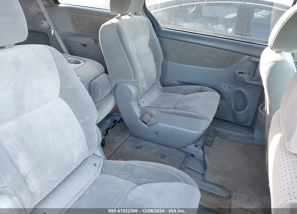 2010 TOYOTA SIENNA LE VIN: 5TDKK4CC9AS297610