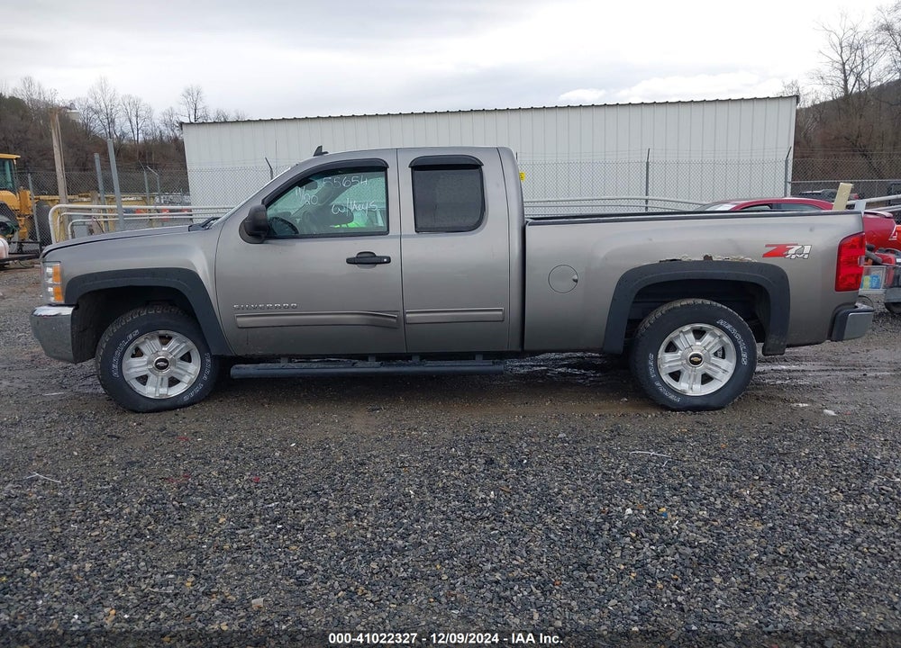 2013 CHEVROLET SILVERADO 1500 LT VIN: 1GCRKSE72DZ381550