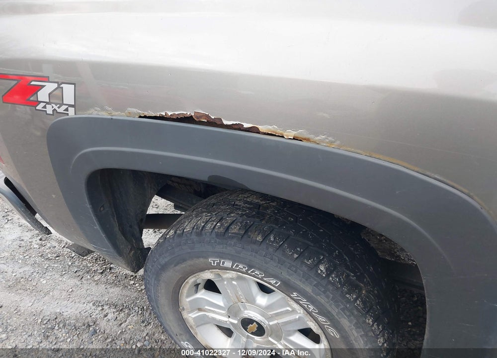 2013 CHEVROLET SILVERADO 1500 LT VIN: 1GCRKSE72DZ381550