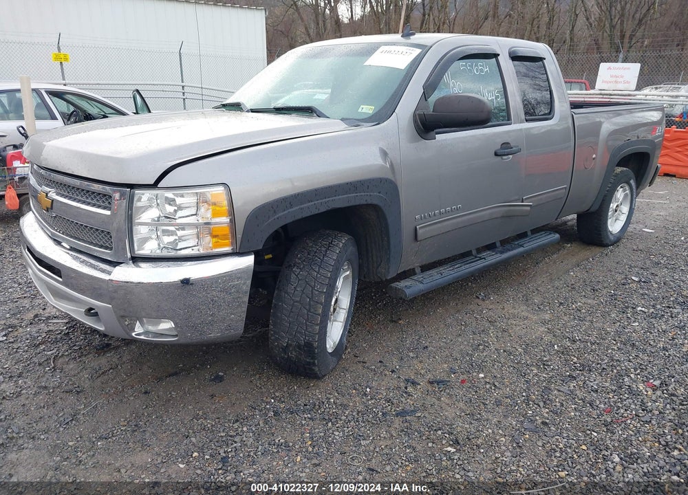2013 CHEVROLET SILVERADO 1500 LT VIN: 1GCRKSE72DZ381550