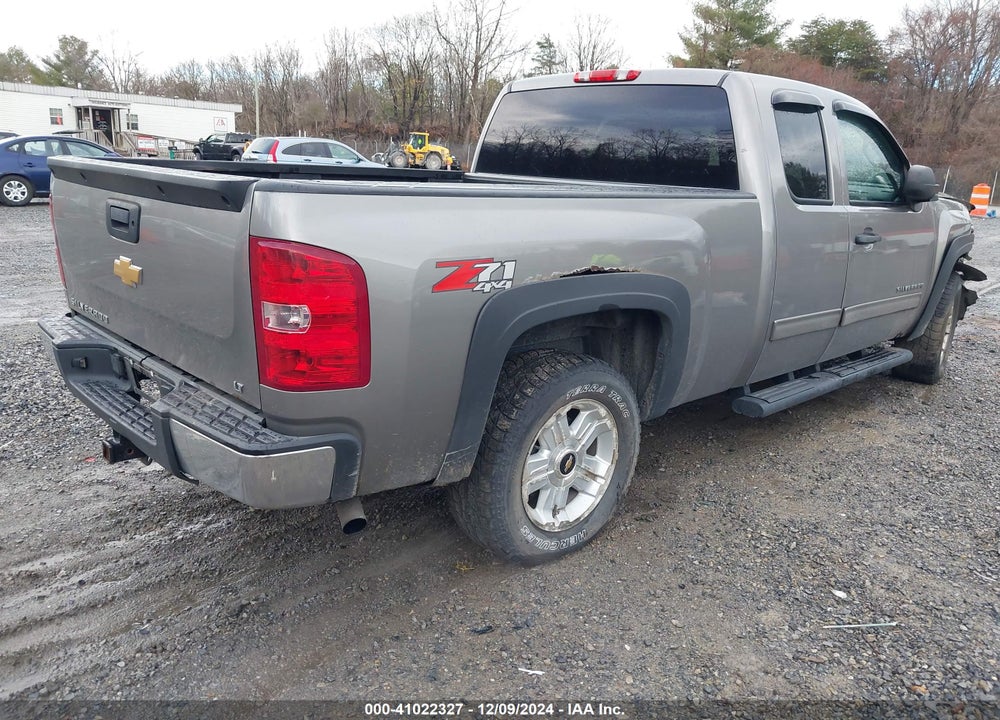 2013 CHEVROLET SILVERADO 1500 LT VIN: 1GCRKSE72DZ381550