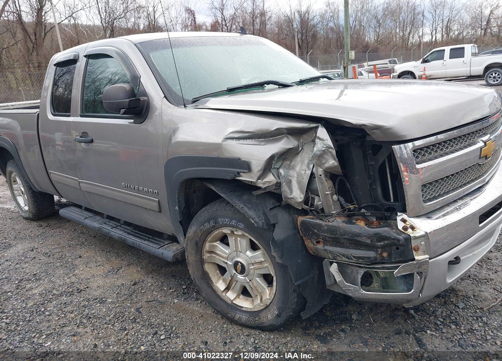 2013 CHEVROLET SILVERADO 1500 LT VIN: 1GCRKSE72DZ381550