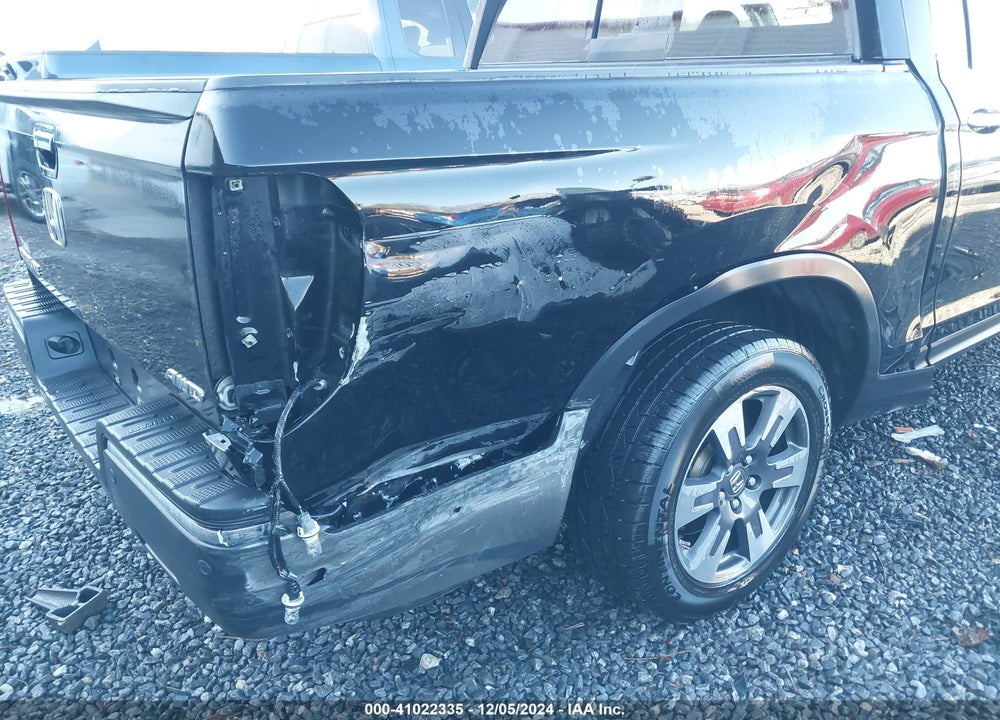 2018 HONDA RIDGELINE RTL-E VIN: 5FPYK3F7XJB013514