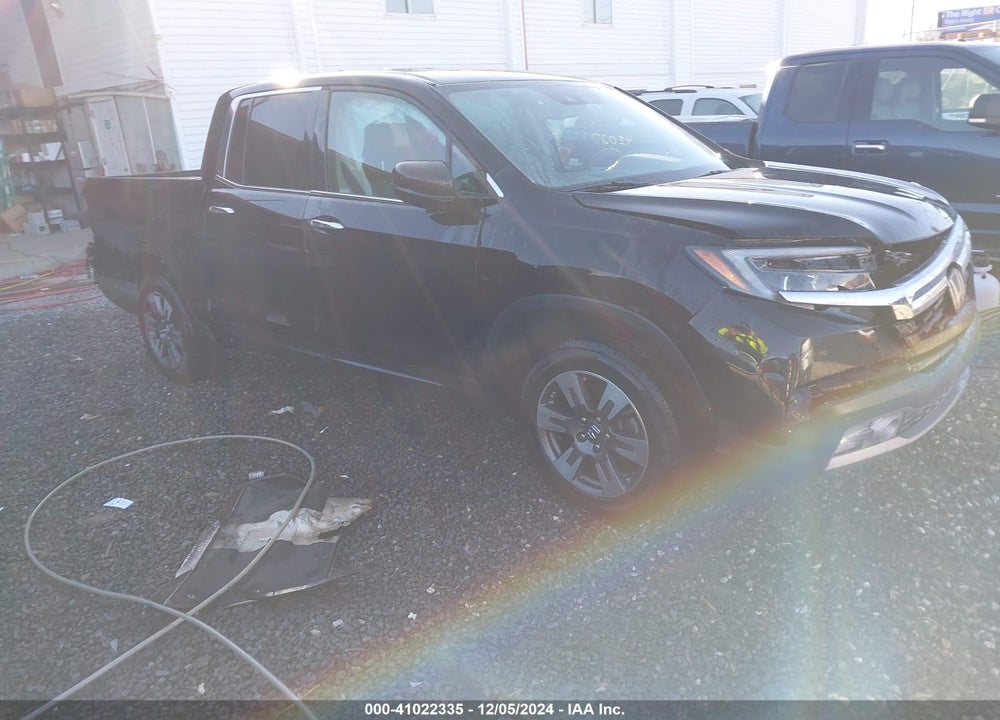 2018 HONDA RIDGELINE RTL-E VIN: 5FPYK3F7XJB013514