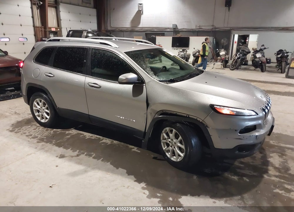 2017 JEEP CHEROKEE LATITUDE 4X4 VIN: 1C4PJMCBXHW537645