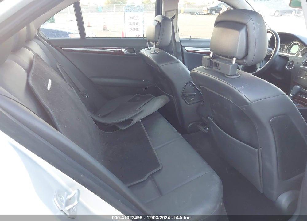 2009 MERCEDES-BENZ C 300 LUXURY/SPORT VIN: WDDGF54X09R043785