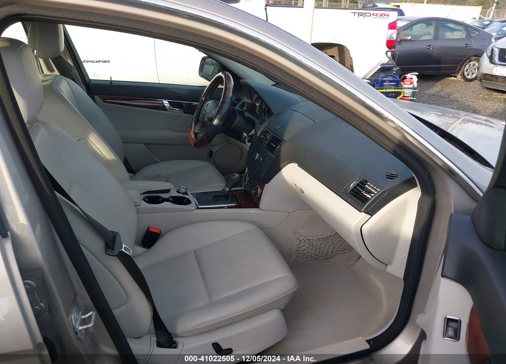 2009 MERCEDES-BENZ C 300 LUXURY/SPORT VIN: WDDGF54X49F224437