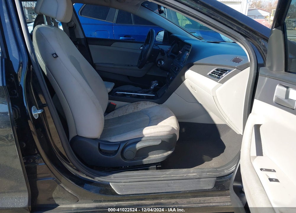 2017 HYUNDAI SONATA SE VIN: 5NPE24AF1HH592470