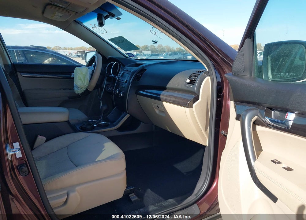 2012 KIA SORENTO LX VIN: 5XYKT4A15CG290104