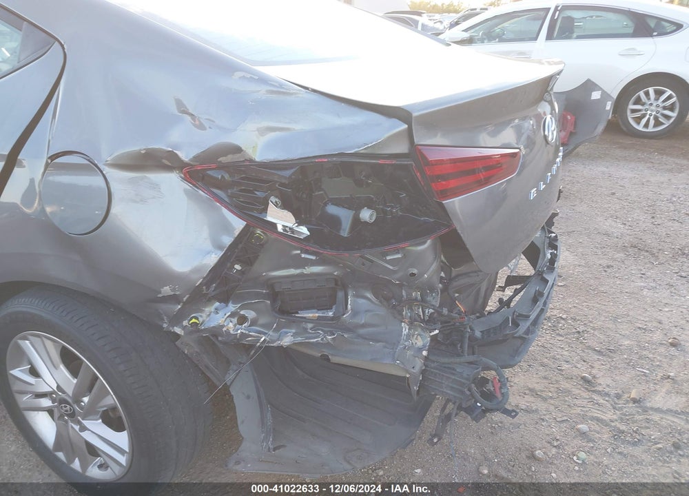 2019 HYUNDAI ELANTRA VIN: 5NPD84LF5KH421560