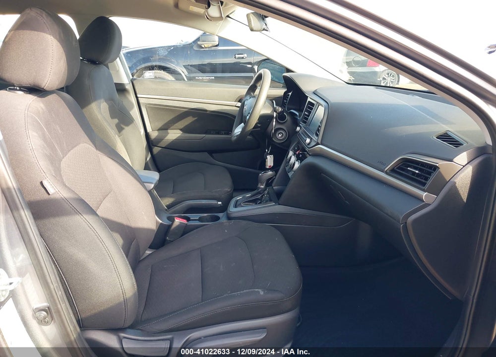 2019 HYUNDAI ELANTRA VIN: 5NPD84LF5KH421560