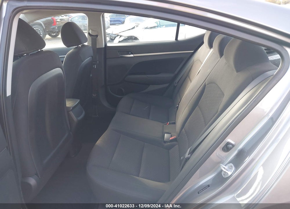2019 HYUNDAI ELANTRA VIN: 5NPD84LF5KH421560