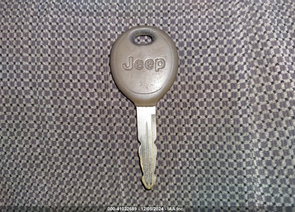 2000 JEEP GRAND CHEROKEE LAREDO VIN: 1J4GW48S8YC271290