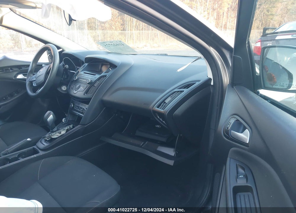 2017 FORD FOCUS SE VIN: 1FADP3F24HL233077